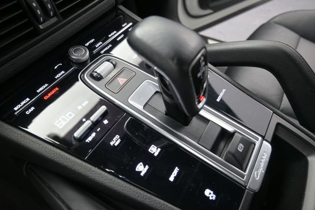 Used 2020 Porsche Cayenne AWD/4WD image 12