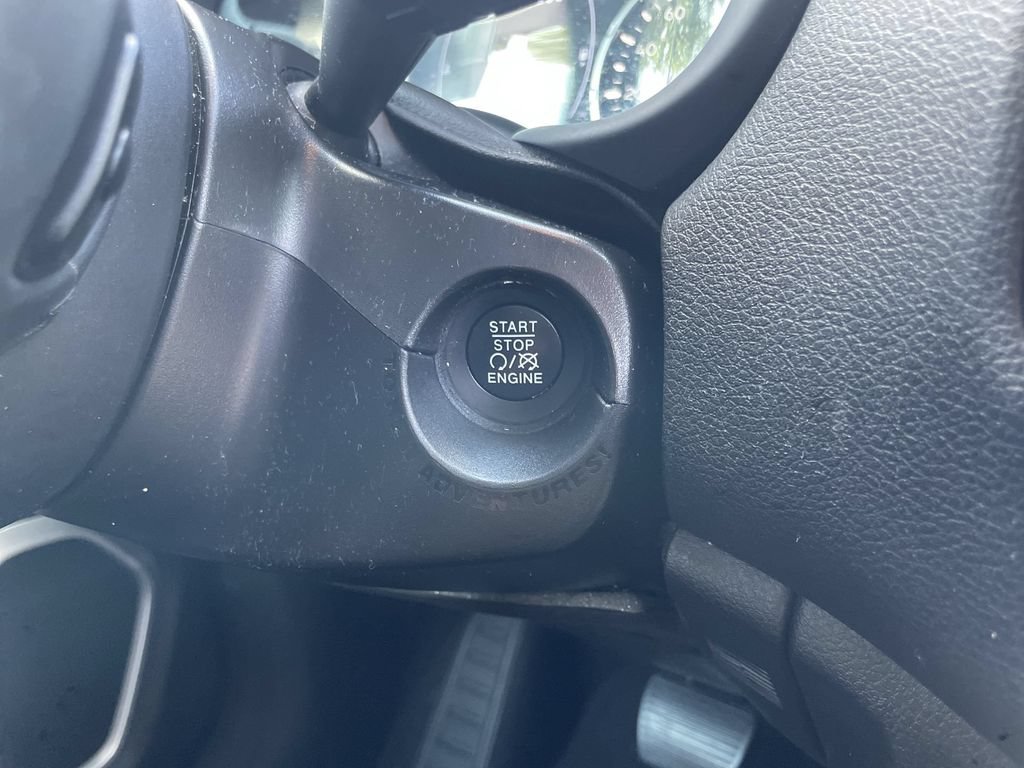 Used 2019 Jeep Renegade Latitude FWD image 24