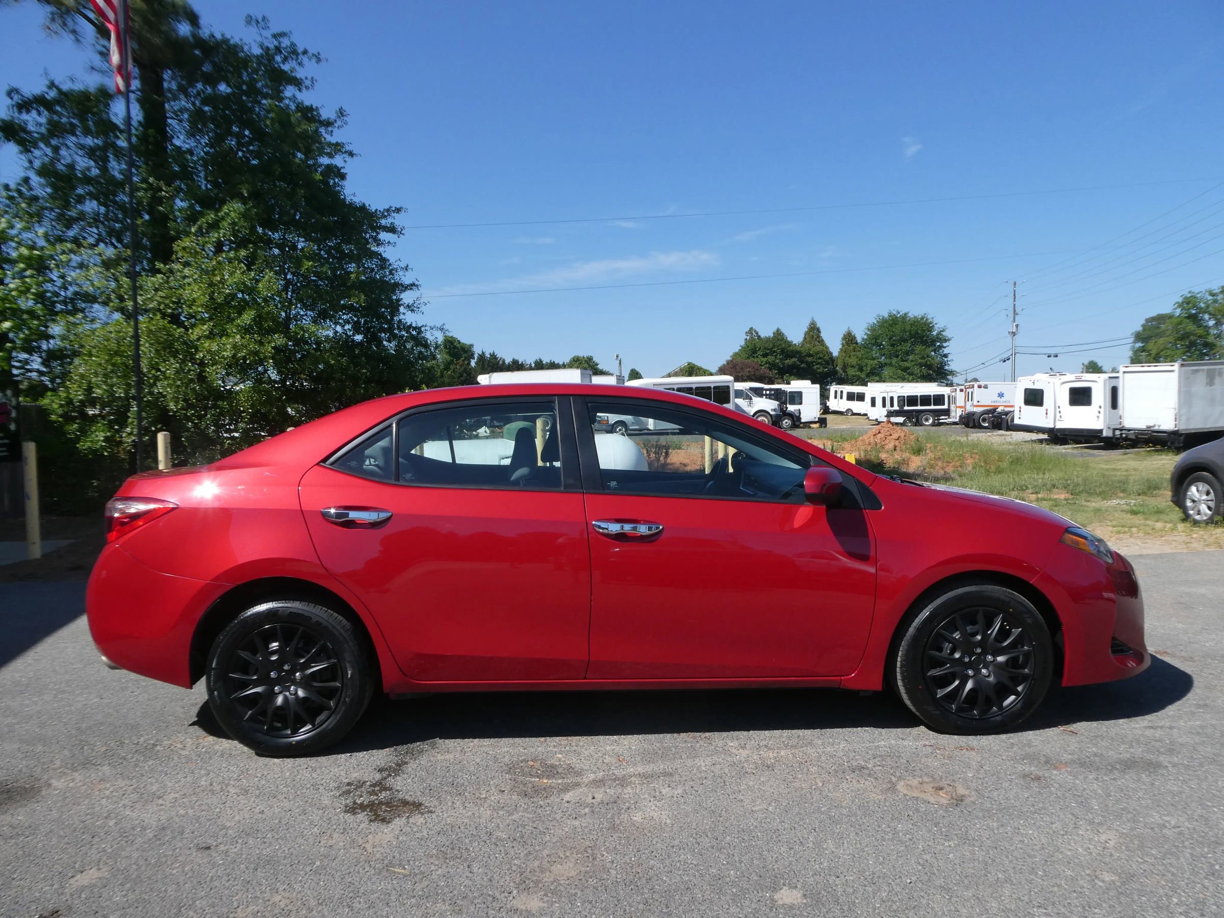 Used 2017 Toyota Corolla LE FWD image 4