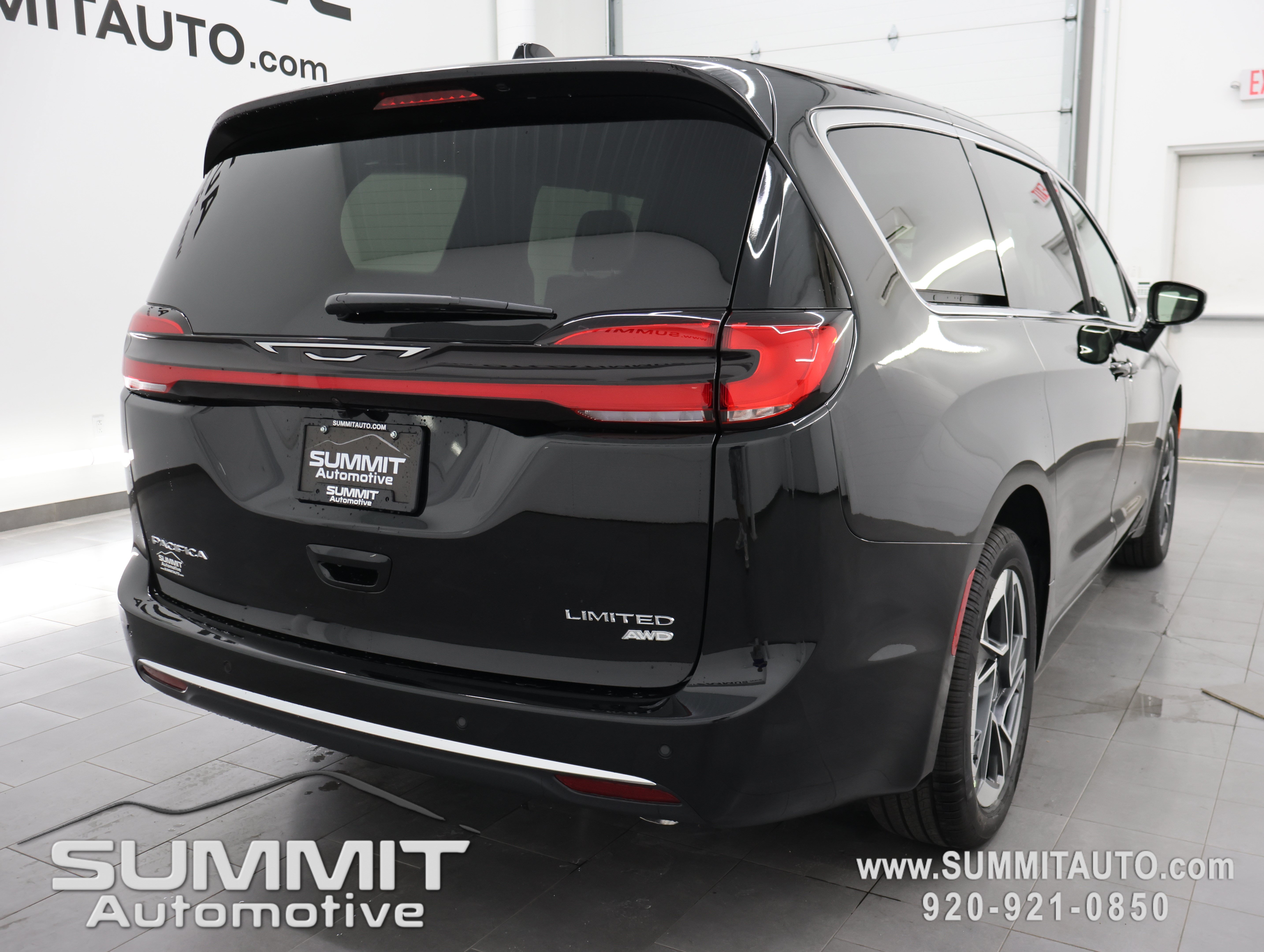 New 2027 Chrysler Pacifica Limited AWD/4WD image 5