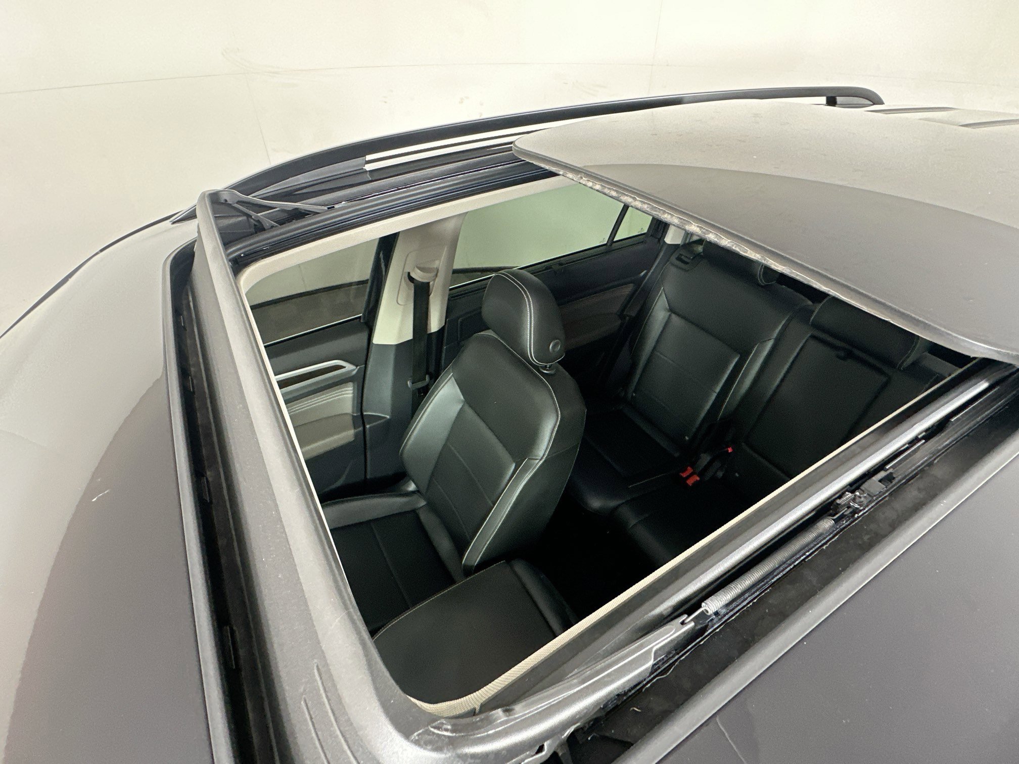 Used 2023 Volkswagen Atlas SE w/ Panoramic Sunroof Package image 14