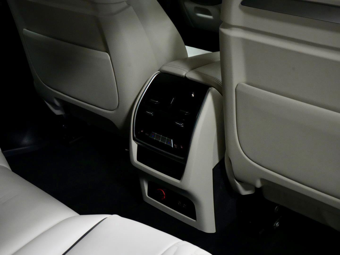 Certified 2024 BMW X7 xDrive40i w/ Executive Package image 11