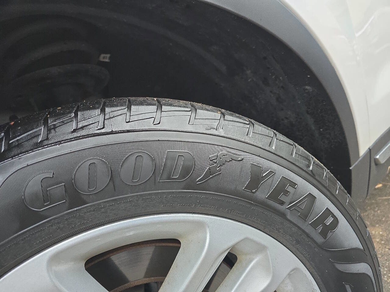 Used 2017 Ford Explorer XLT w/ Equipment Group 202A image 5