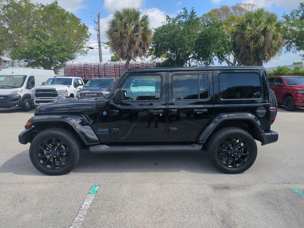 Used 2025 Jeep Wrangler Unlimited Sahara AWD/4WD image 9