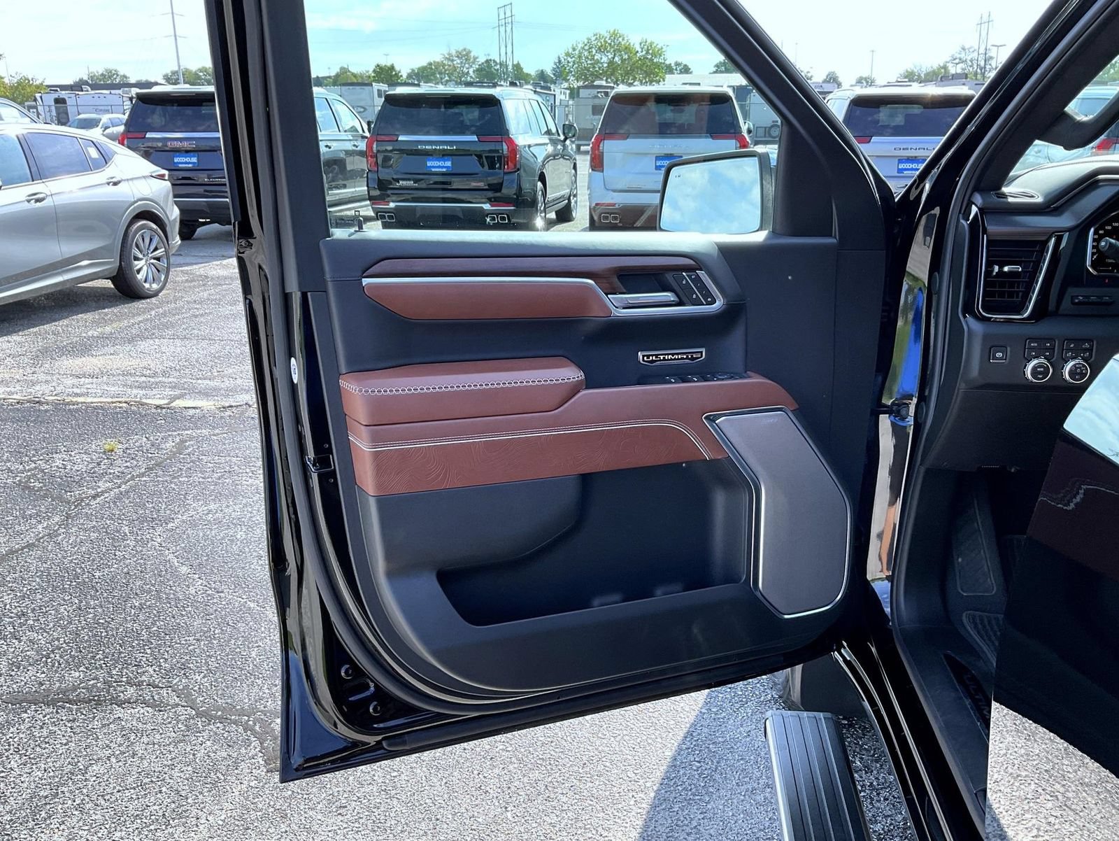 Certified 2026 GMC Sierra 1500 Denali Ultimate AWD/4WD image 9