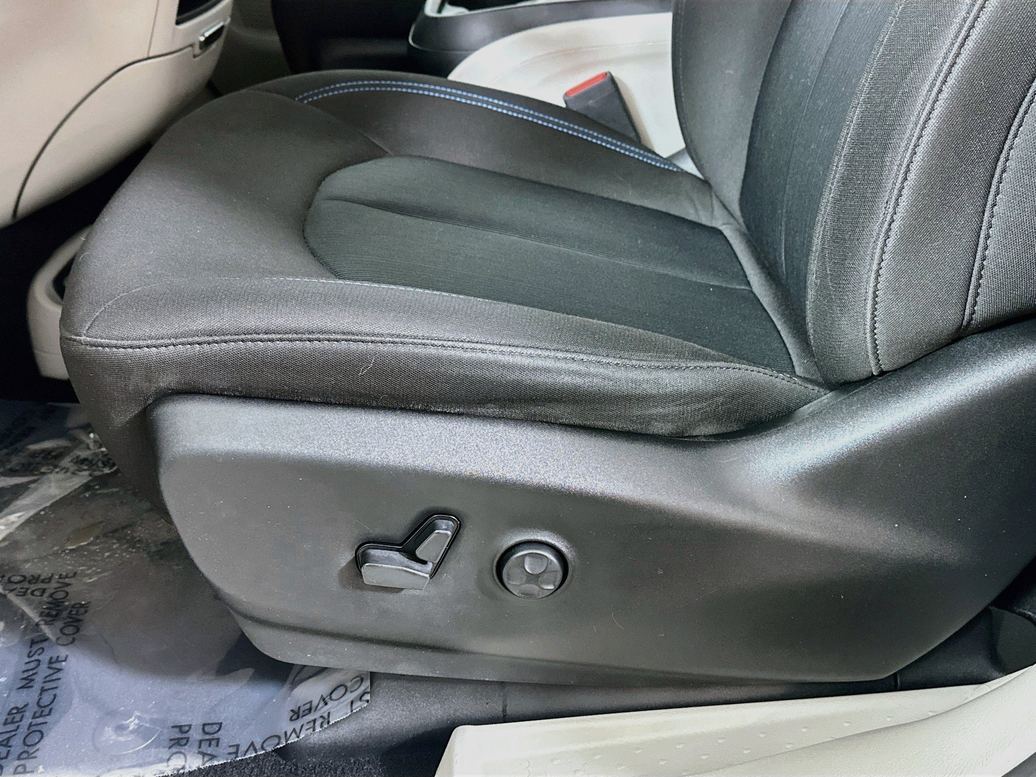 Used 2021 Chrysler Pacifica Touring FWD image 18