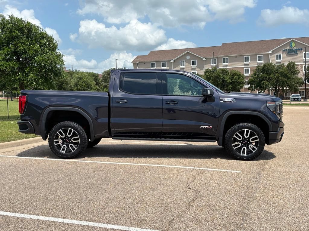 Used 2022 GMC Sierra 1500 AT4 w/ AT4 Preferred Package AWD/4WD image 5