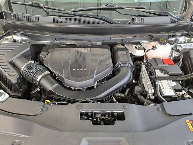 Used 2025 Chevrolet Traverse LT image 33