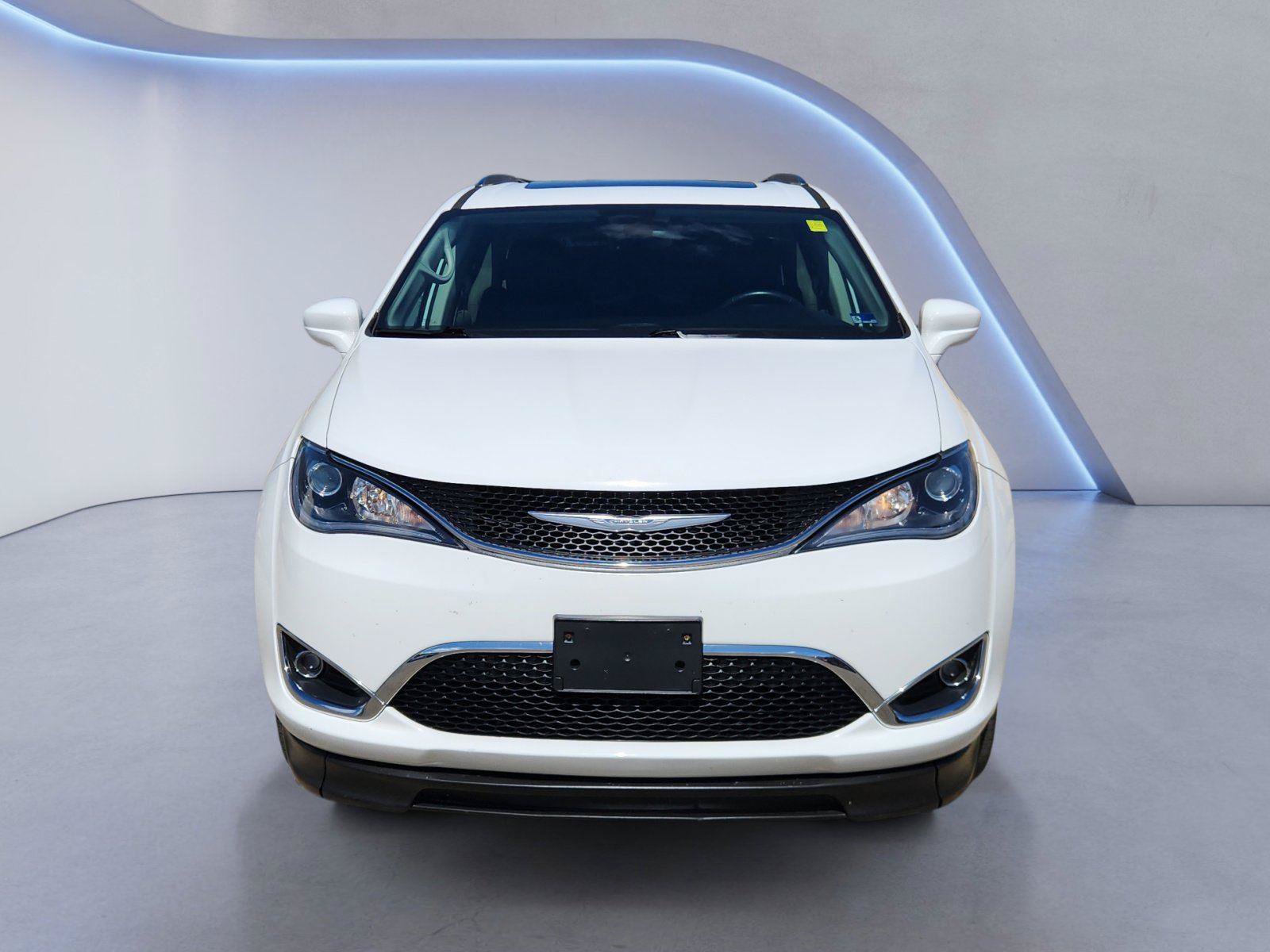 Used 2018 Chrysler Pacifica Touring-L Plus FWD image 8