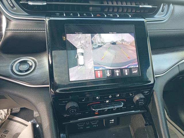 Used 2022 Jeep Grand Cherokee L Limited w/ Luxury Tech Group II image 23