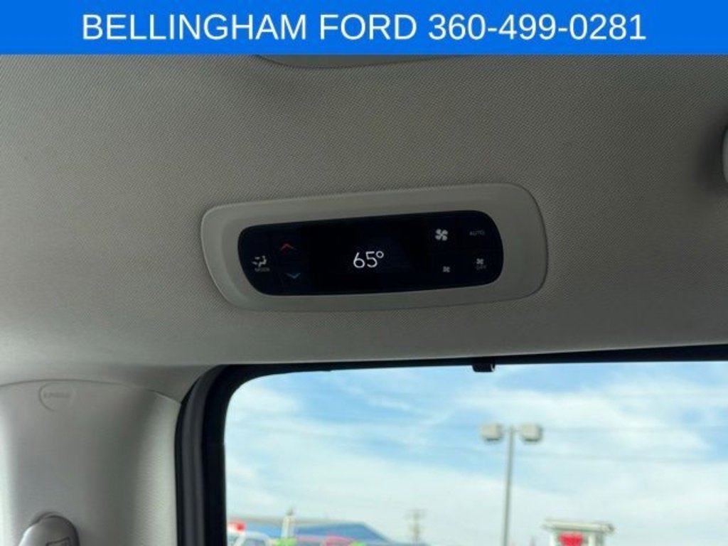 Used 2024 Chrysler Pacifica Touring-L image 38