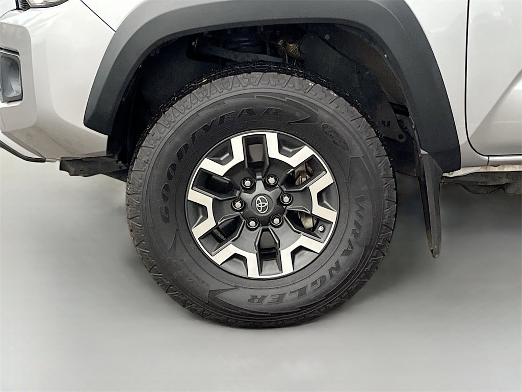 Used 2019 Toyota Tacoma w/ TRD Off-Road Package image 28