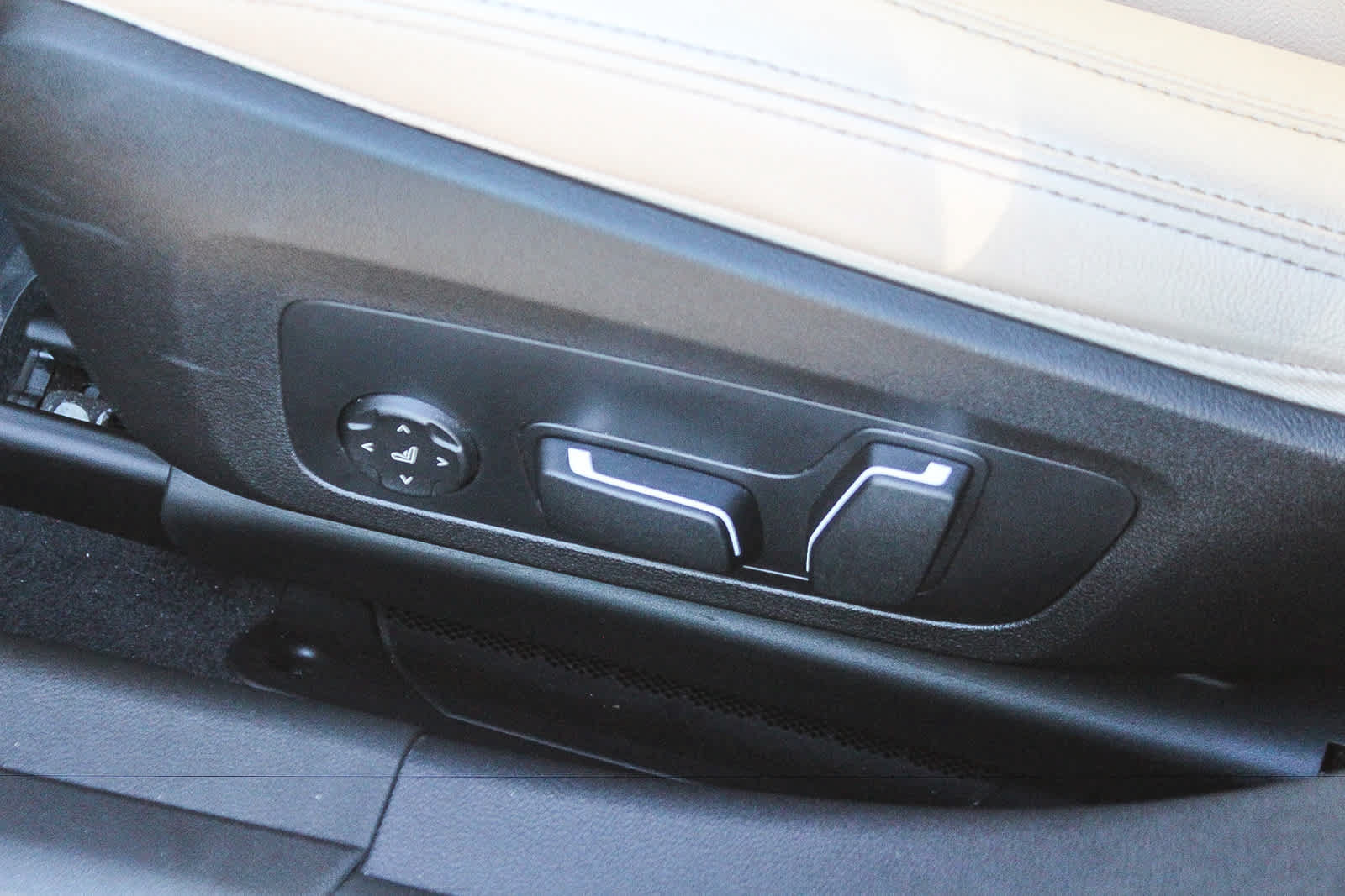 Used 2026 BMW 330i Sedan w/ Premium Package RWD image 20