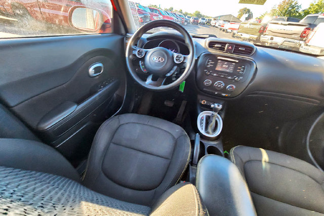 Used 2016 Kia Soul + FWD image 11