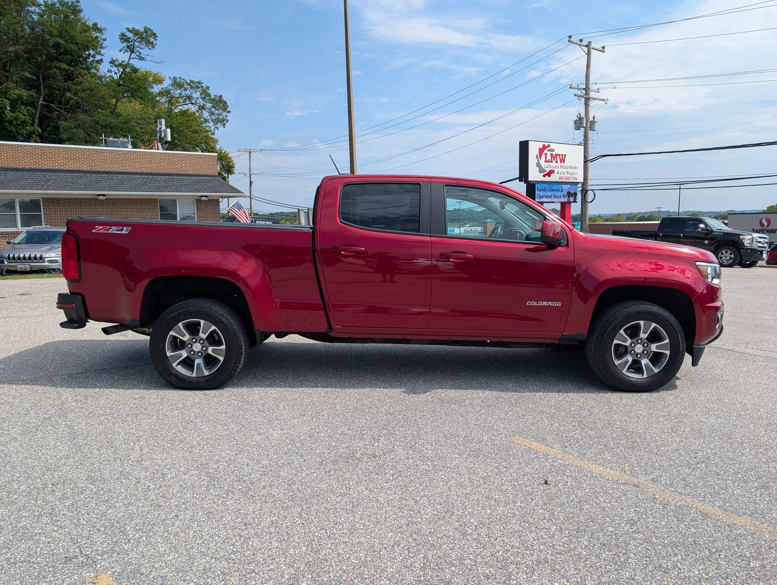 Used 2017 Chevrolet Colorado Z71 AWD/4WD image 2