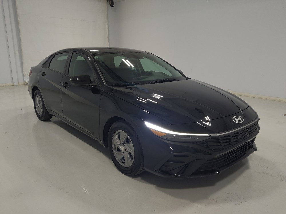 Used 2025 Hyundai Elantra SE FWD image 13