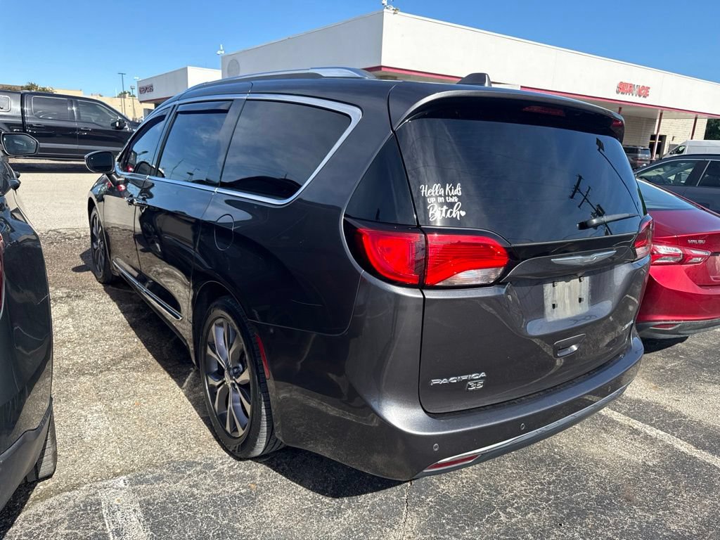 Used 2020 Chrysler Pacifica Limited FWD image 2