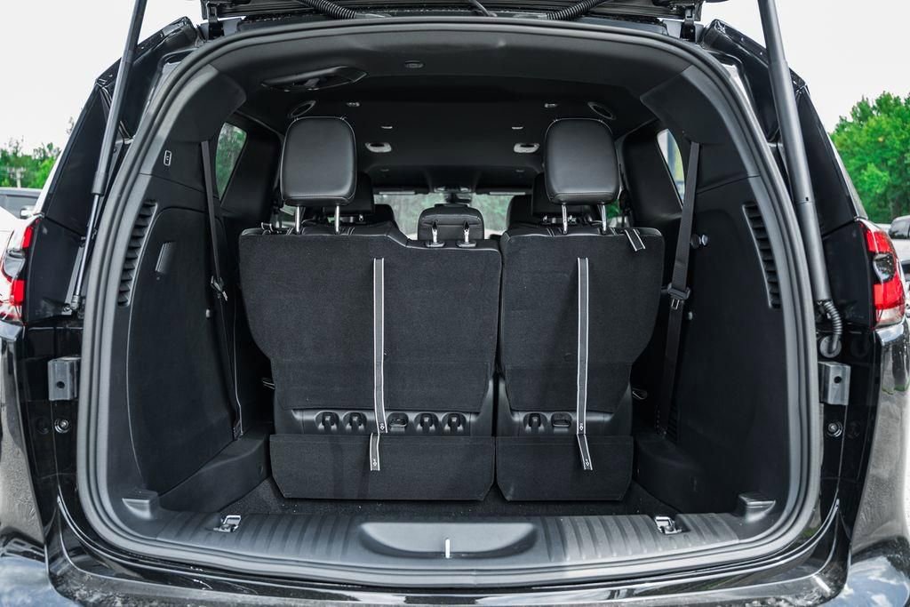 New 2025 Chrysler Pacifica Select FWD image 8