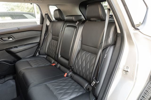 Used 2021 Nissan Rogue Platinum image 11