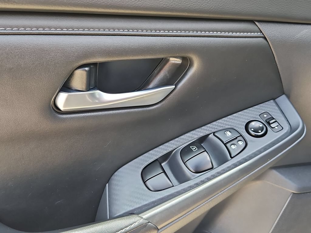 Used 2025 Nissan Sentra SV FWD image 13
