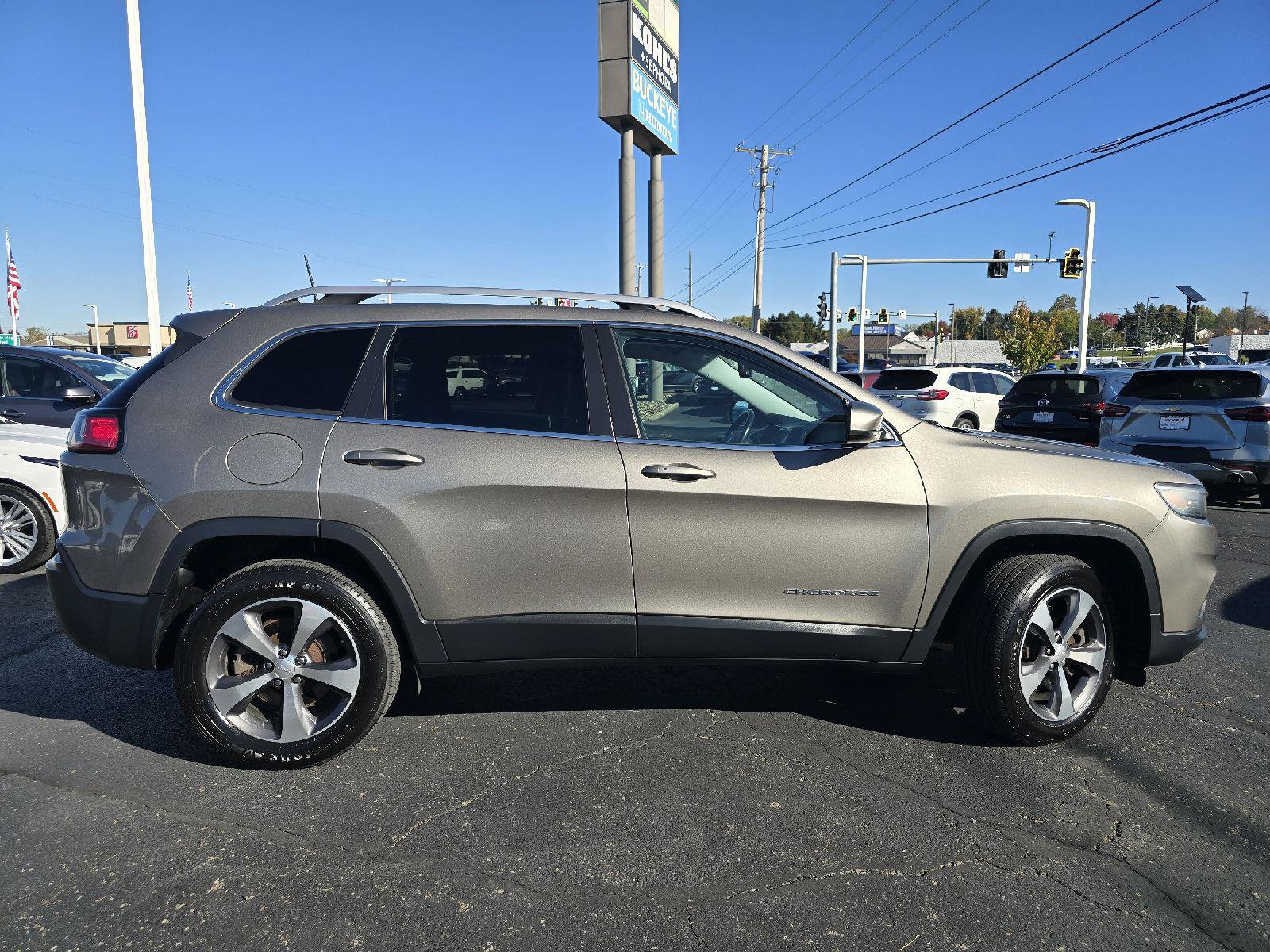 Used 2019 Jeep Cherokee Limited AWD/4WD image 8