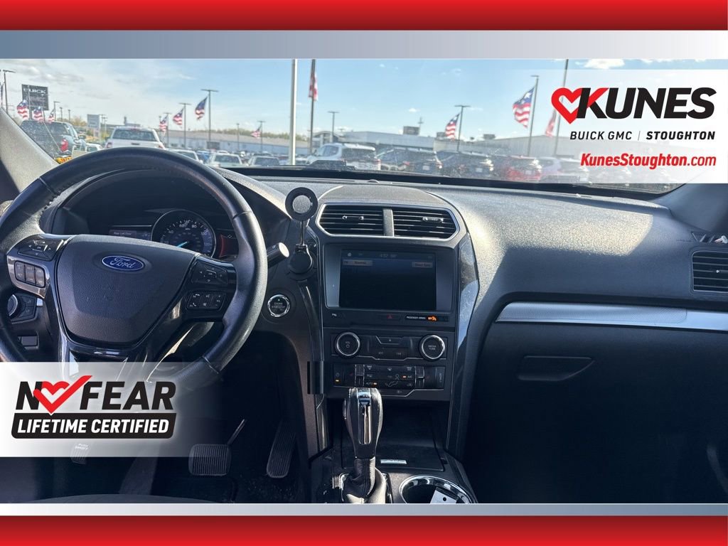 Used 2018 Ford Explorer XLT w/ XLT Appearance Package AWD/4WD image 42