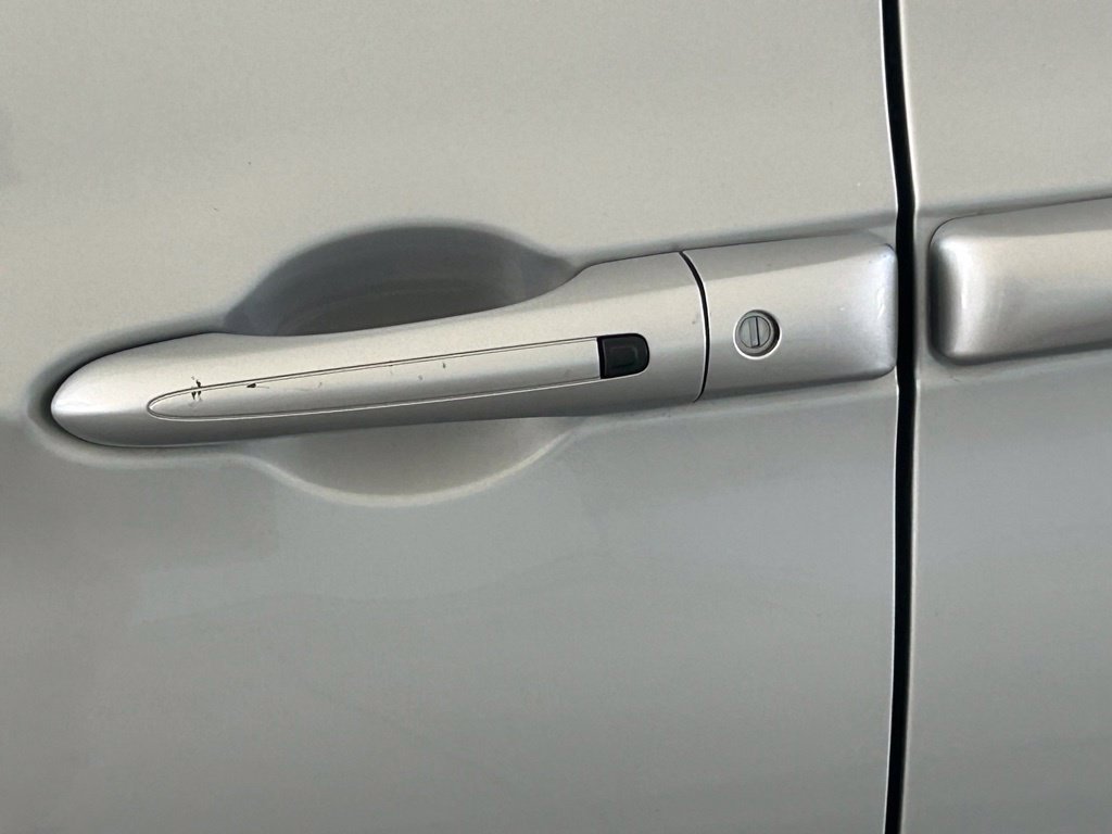 Used 2024 Chrysler Pacifica Touring-L FWD image 14