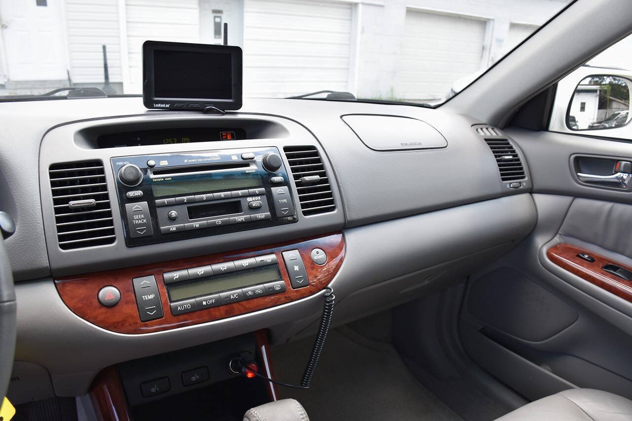 Used 2004 Toyota Camry XLE w/ VSC & Side Airbag Pkg FWD image 20