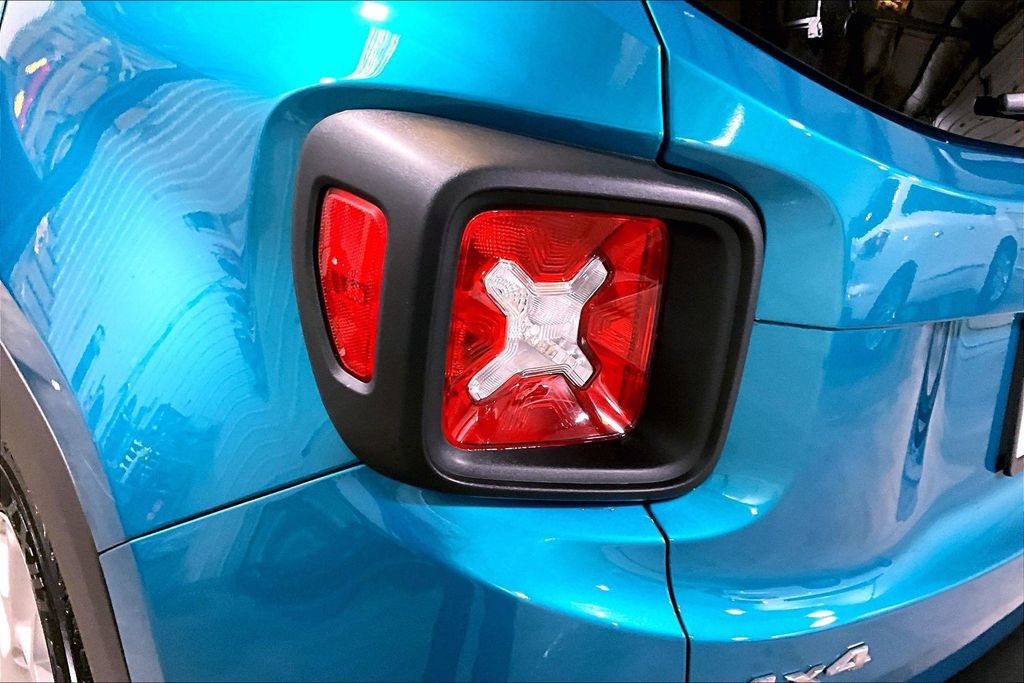 Used 2020 Jeep Renegade Latitude AWD/4WD image 10