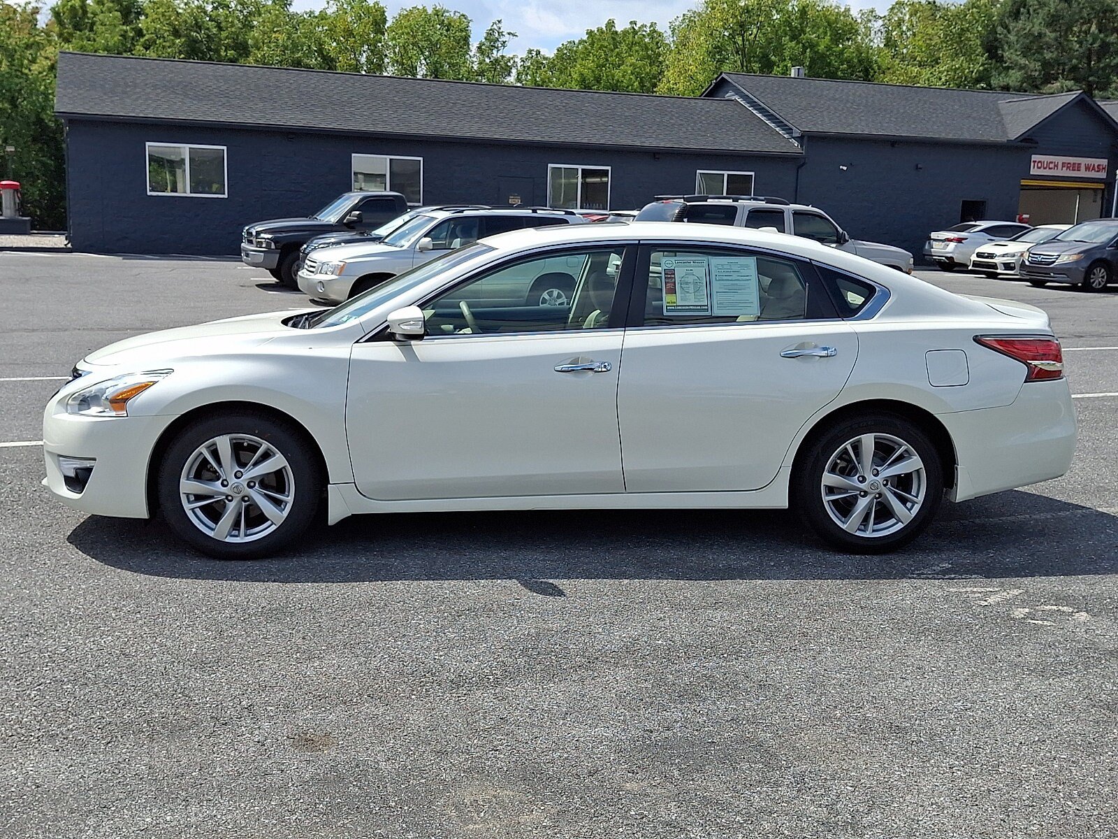 Used 2014 Nissan Altima 2.5 SL w/ Technology Package FWD image 4