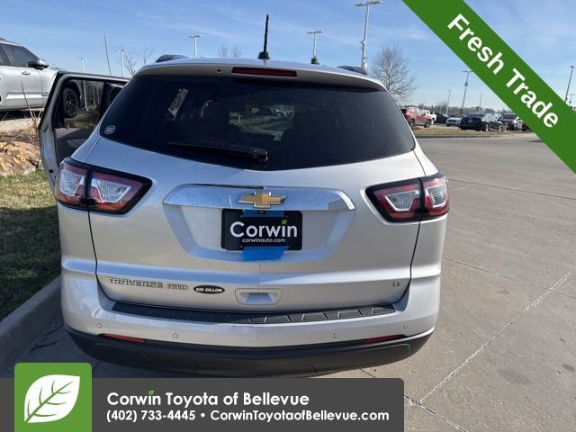 Used 2017 Chevrolet Traverse LT w/ Style and Technology Package image 5