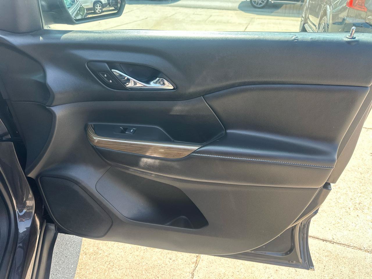 Used 2017 GMC Acadia SLE FWD image 24