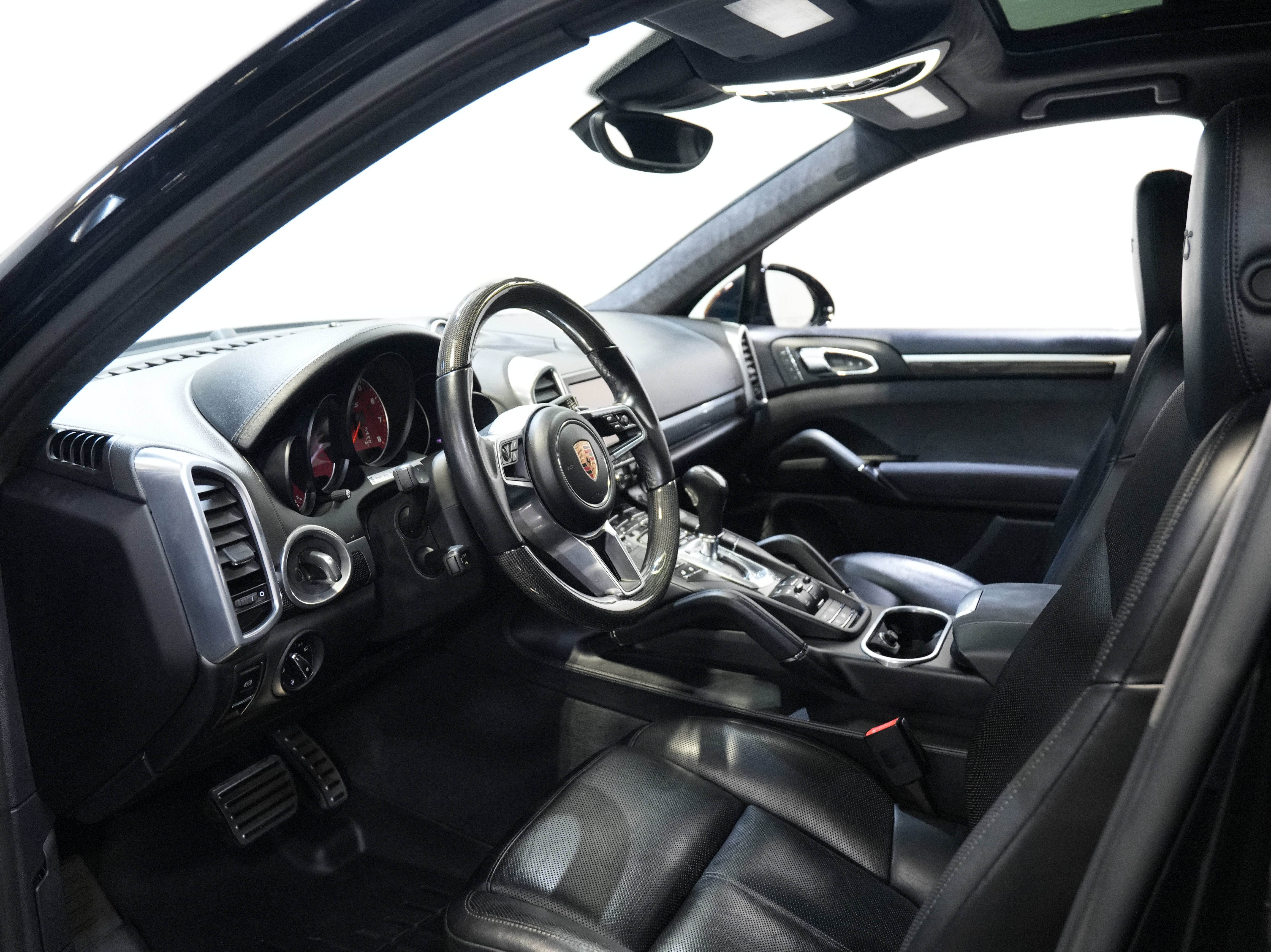 Used 2016 Porsche Cayenne GTS image 32