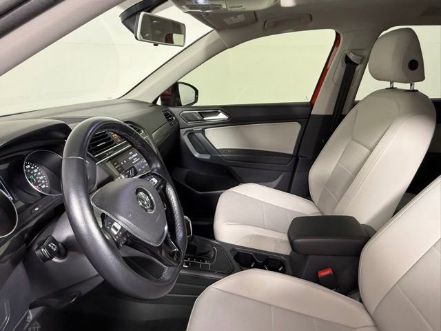Used 2018 Volkswagen Tiguan SE w/ Panoramic Sunroof Package FWD image 27