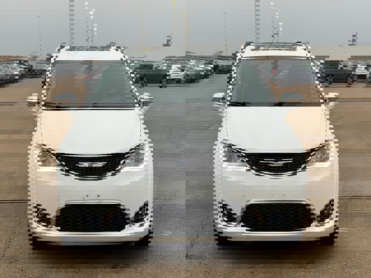 Used 2018 Chrysler Pacifica Limited image 4