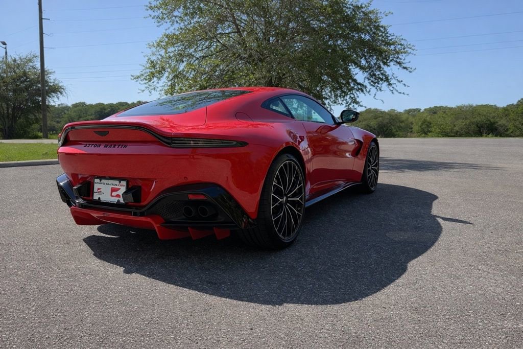 Used 2022 Aston Martin V8 Vantage Coupe RWD image 9