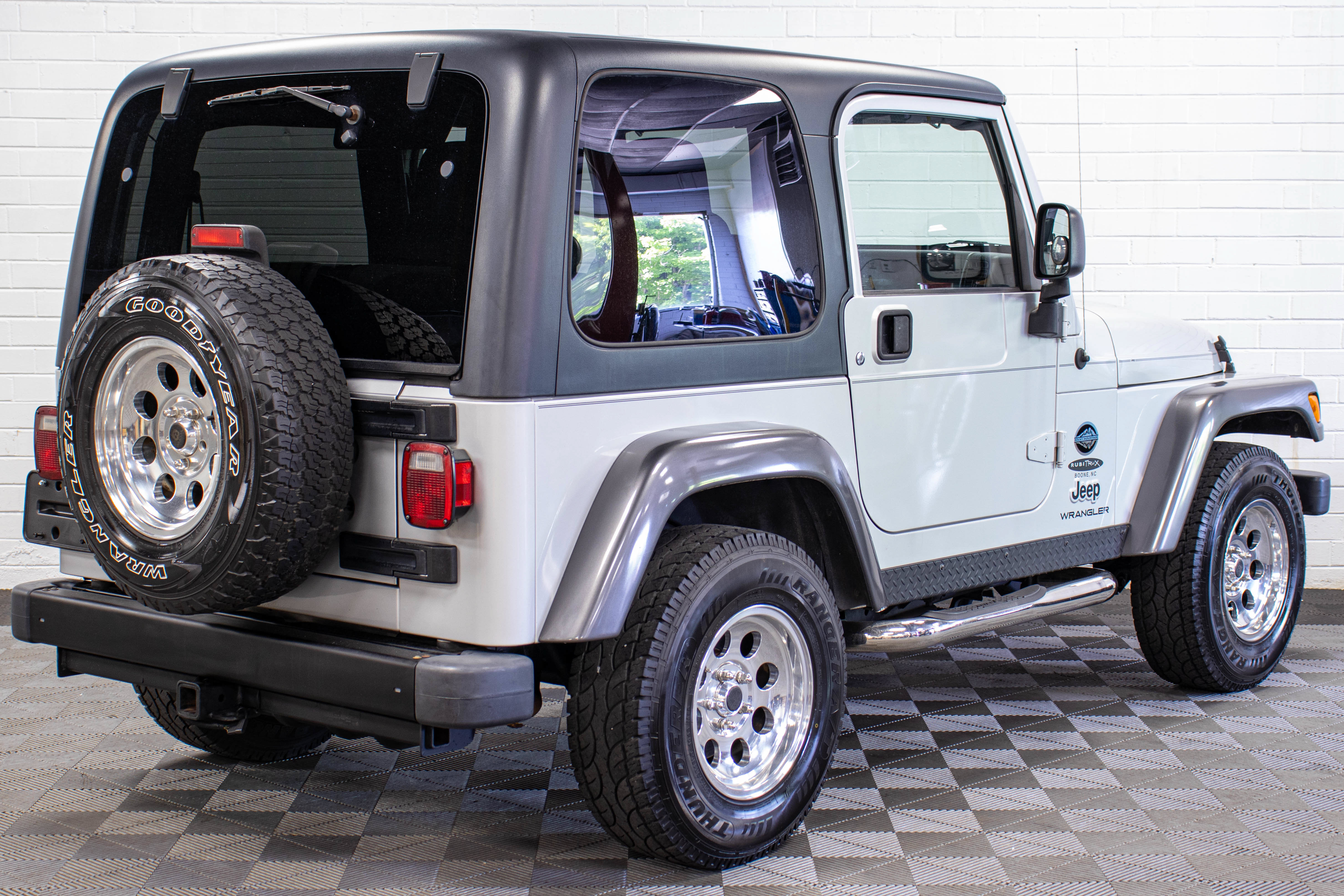 Used 2004 Jeep Wrangler X w/ Convenience Group AWD/4WD image 3