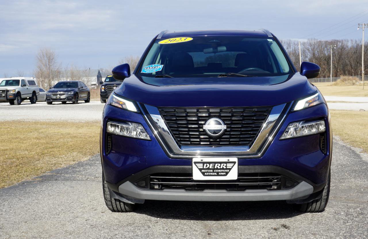 Used 2023 Nissan Rogue SV w/ SV Premium Package image 3