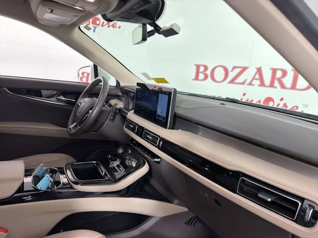 Certified 2022 Lincoln Nautilus FWD w/ Premium Package image 17