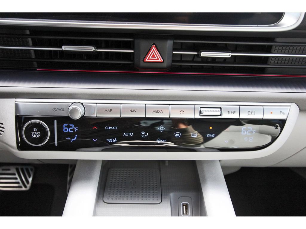 Used 2024 Hyundai Ioniq 6 Limited image 29