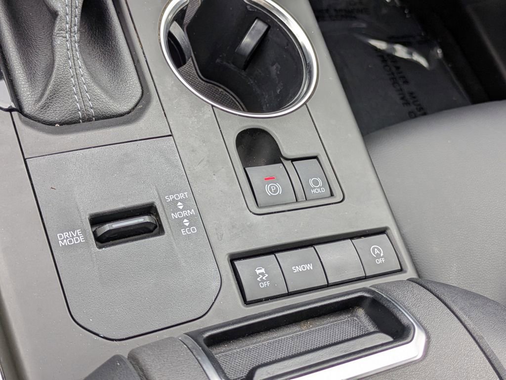 Used 2022 Toyota Highlander XLE image 16