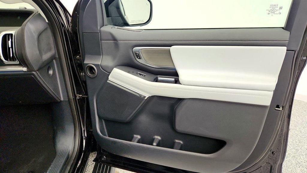 Used 2025 Ford Expedition Platinum AWD/4WD image 27