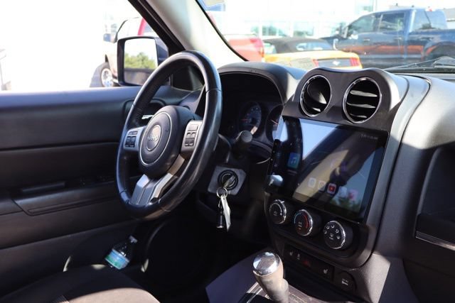 Used 2014 Jeep Patriot Latitude w/ Sun/Sound Group AWD/4WD image 32
