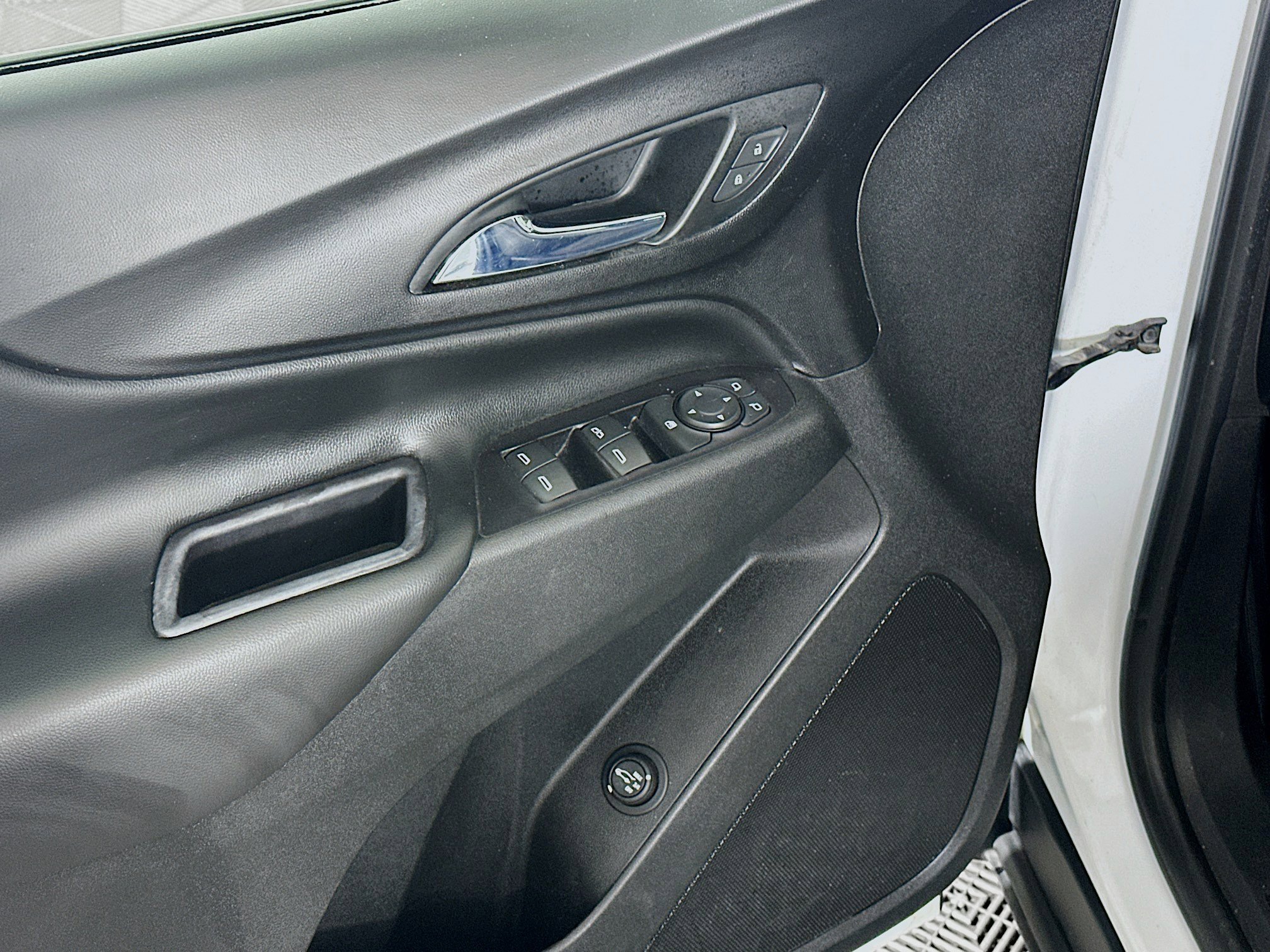 Used 2018 Chevrolet Equinox LT image 15