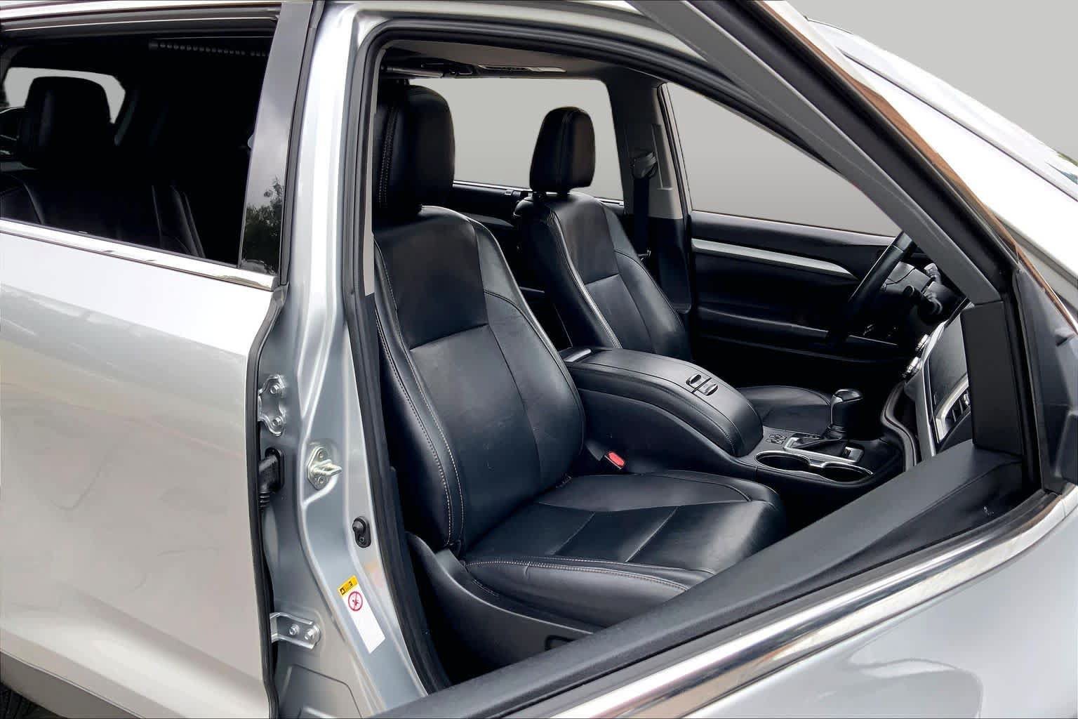 Used 2019 Toyota Highlander XLE FWD image 9