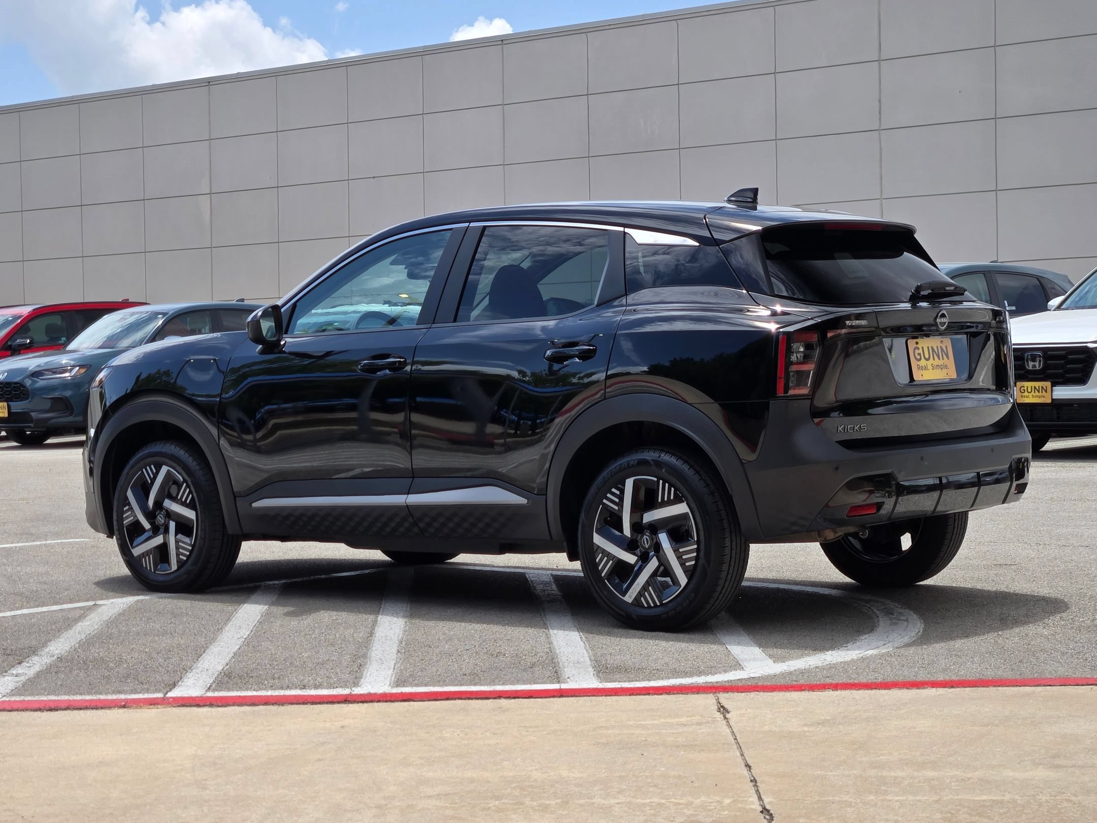 Used 2025 Nissan Kicks SV FWD image 5