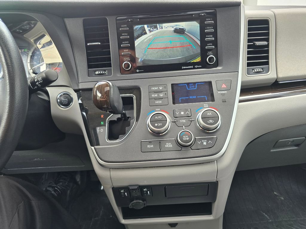 Used 2020 Toyota Sienna XLE image 7