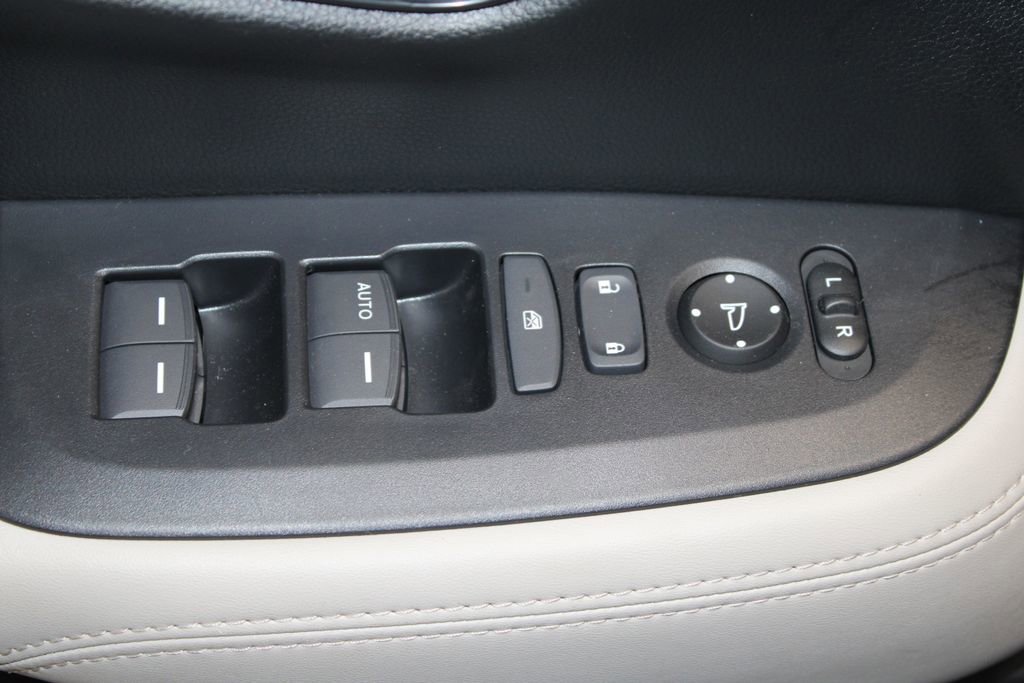 Used 2026 Honda HR-V LX image 9