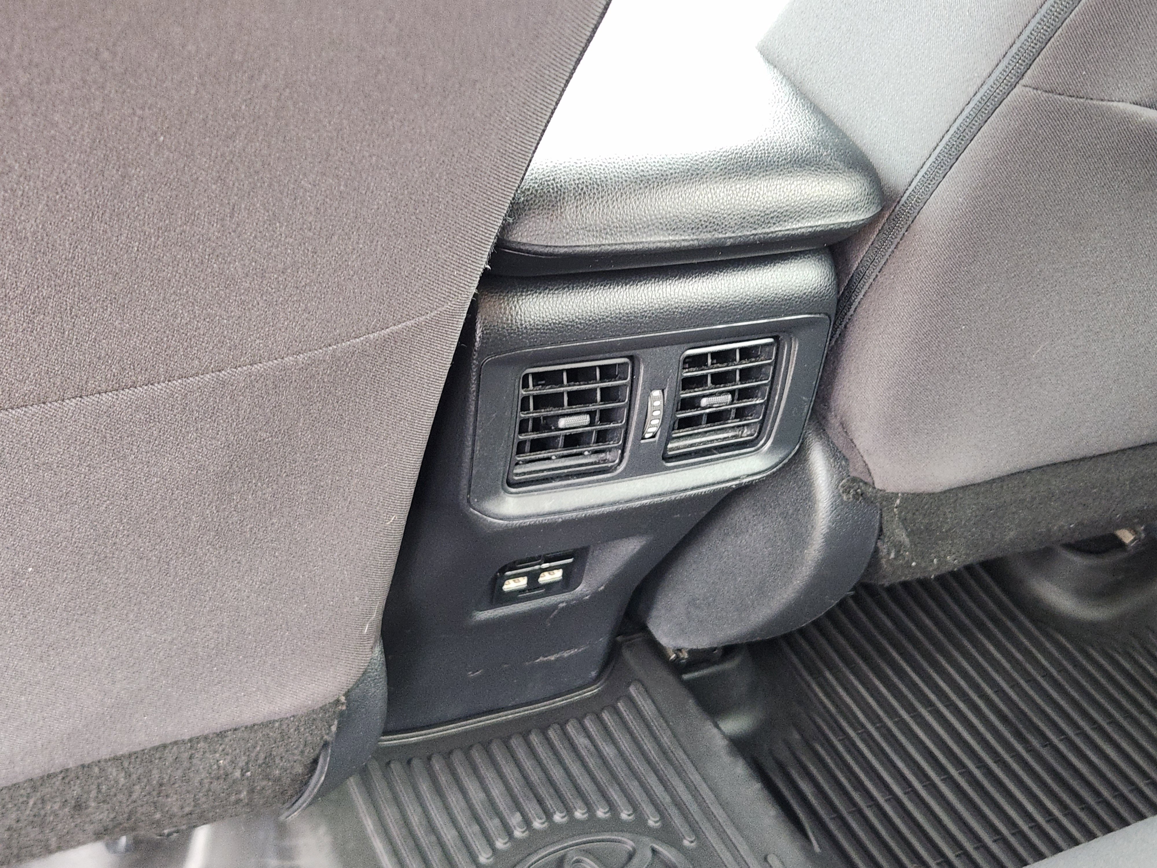 Used 2021 Toyota RAV4 XLE w/ Convenience Package image 24