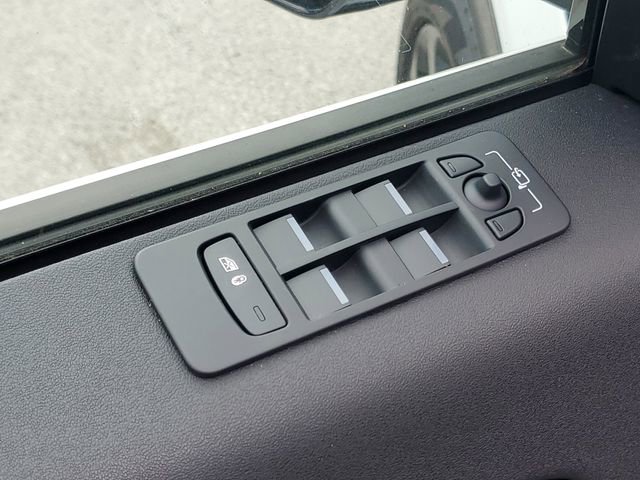 Certified 2025 Land Rover Discovery Sport Dynamic SE image 23